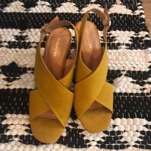 Mustard yellow sandals with block heel